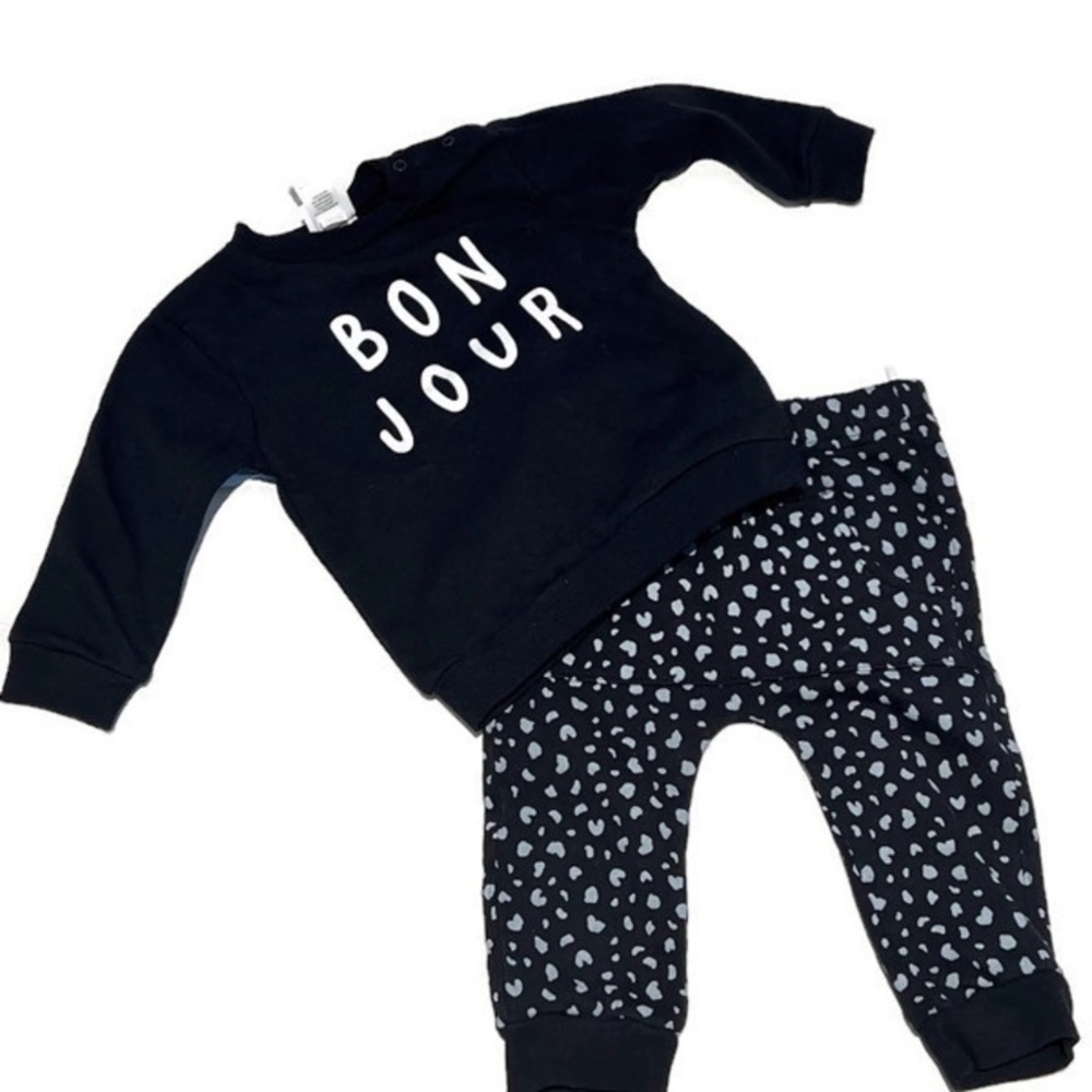 NWT Bonjour sweatshirt and pattern track pants with kangaroo pocket, size 6-12 m
